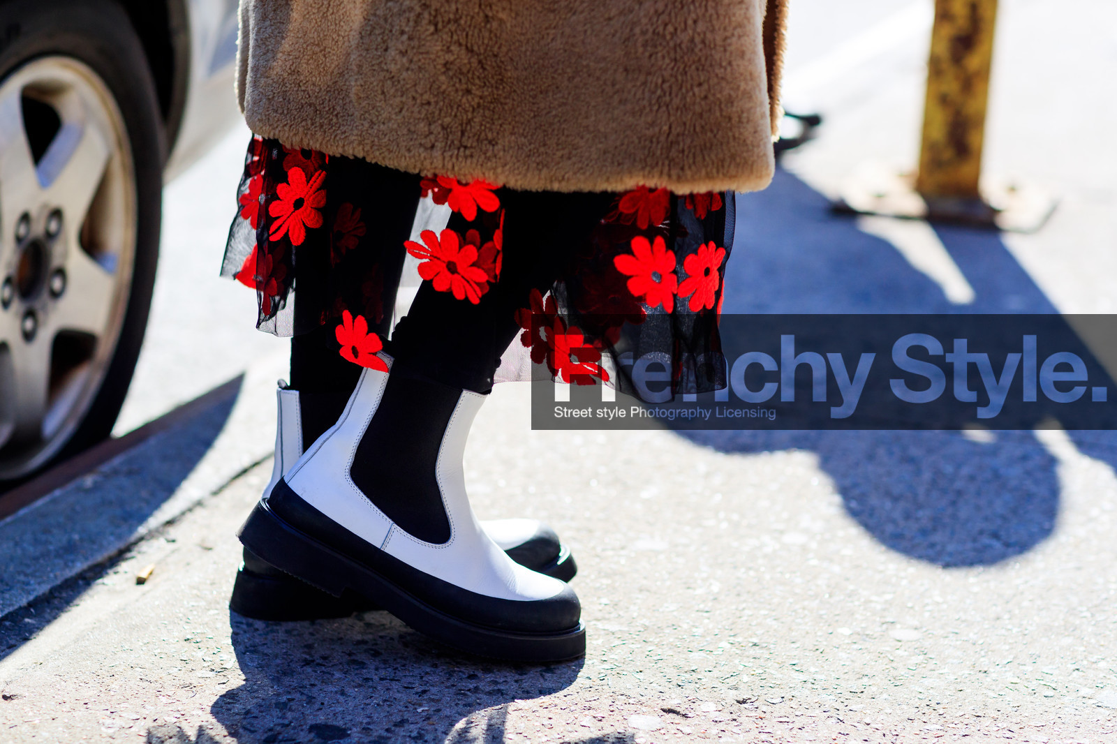 beige jacket, black skirt, camel coat, céline, embroidered skirt, floral, flowers, Fur coat, graphic skirt, leather shoes, printed skirt, shearling, white boots, street style, jonathan paciullo, FW, frenchystyle, fashion week, NYFW, NEW YORK, AUTUMN WINTER 2018-2019, AW 18-19, FALL WINTER 2018-2019, FW 18-19, atmosphere details, horizontal, detail, Lucy Chadwick