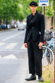 black cap, black jacket, black pants, black leather boots, black total look, velvet cap, loose pants, zipped boots, used boots, fashion week, frenchystyle, FW, jonathan paciullo, street style, PFW, PARIS, SPRING SUMMER 2022, SS 22, vertical, full length, model
