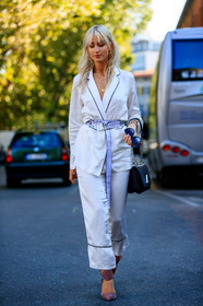 black bag, fashion week, frenchystyle, full length, FW, high heels, jonathan paciullo, leather bag, leather shoes, louis vuitton, MFW, MILAN, necklace, noor, off white, pink shoes, SPRING SUMMER 2018, SS 18, street style, trousers, vertical, white belt, white pants, white shirt