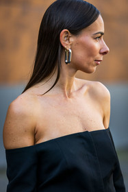 Alice Barbier, black top, earrings, off shoulder top, silver earrings, street style, jonathan paciullo, FW, frenchystyle, fashion week, PFW, PARIS, SPRING SUMMER 2022, SS 22, vertical, atmosphere details