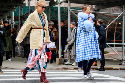 beige cardigan, blue coat, blue fur coat, brown belt, checked, checked coat, checked dress, graphic dress, graphic jacket, high heels, leather bag, leather belt, leather shoes, multicolor dress, plaid, printed dress, printed jacket, red boots, shiny shoes, silver shoes, sunglasses, tartan, trousers, street style, jonathan paciullo, FW, frenchystyle, fashion week, NYFW, NEW YORK, AUTUMN WINTER 2018-2019, AW 18-19, FALL WINTER 2018-2019, FW 18-19, atmosphere details, horizontal, full length, chloe king