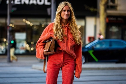 bag, Blanca Miro, color, corduroy jacket, corduroy pants, jacket, monochrome, orange bag, orange jacket, orange monochrome, orange pants, pants, street style, jonathan paciullo, FW, frenchystyle, fashion week, PFW, PARIS, SPRING SUMMER 2022, SS 22, horizontal, atmosphere details