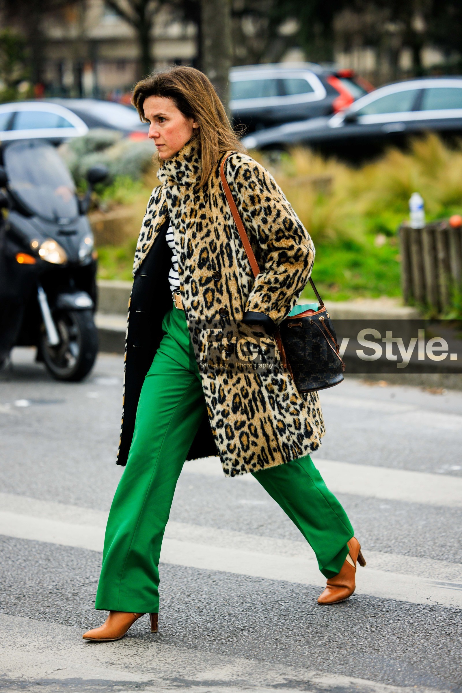 animal print coat, leopard print coat, green pants, flared pants, brown boots, celine bag, logo bag, monogram bag, ilaria beatrice cassati, street style, jonathan paciullo, FW, frenchystyle, fashion week, AUTUMN WINTER 2022-2023, FALL WINTER 2022_2023, FW 22-23, PFW, PARIS, full length, vertical