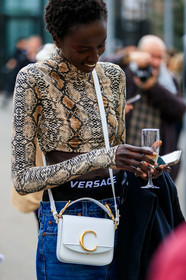 animal print, beige top, blue denim, chloé, crop top, denim pants, jeans, leather bag, model, short hair, snake print, trousers, versace, white bag, PARIS, PFW, street style, jonathan paciullo, FW, frenchystyle, fashion week, AUTUMN WINTER 2019-2020, AW 19-20, FALL WINTER 2019-2020, FW 19-20, vertical, atmosphere details, detail