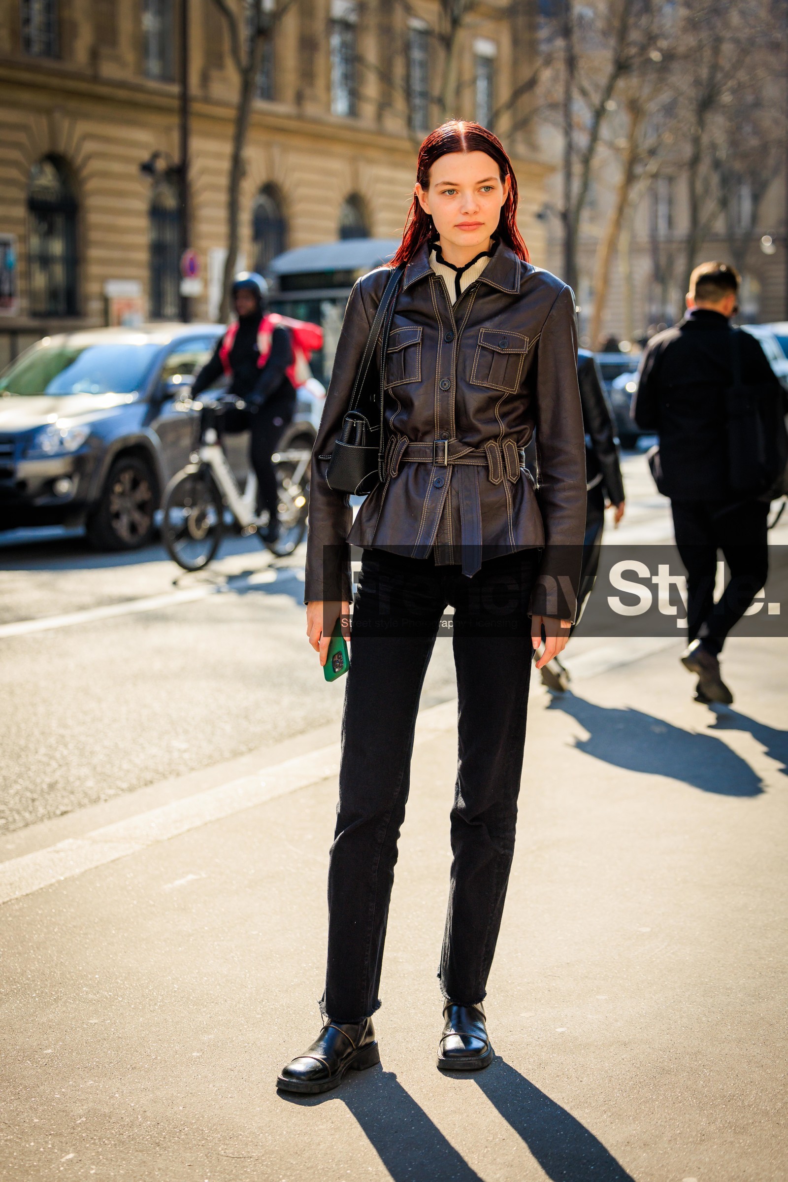 model, wet hair, red hair, leather blazer, brown blazer, skinny pants, black derbies, black handbag, street style, jonathan paciullo, FW, frenchystyle, fashion week, AUTUMN WINTER 2022-2023, FALL WINTER 2022_2023, FW 22-23, PFW, PARIS, full length, vertical