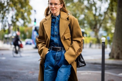 Alex Carl, belt, black belt, blue denim, blue jean, blue jean shirt, camel trenchcoat, denim, denim pants, denim shirt, glasses, leather belt, trenchcoat, fashion week, frenchystyle, FW, jonathan paciullo, street style, PFW, PARIS, SPRING SUMMER 2022, SS 22, atmosphere details, horizontal