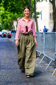 fashion week, frenchystyle, full length, FW, graphic bag, graphic shirt, green pants, high waist, jonathan paciullo, MENSWEAR, necklace, PARIS, PFW, plaid, printed bag, printed shirt, red bag, red shirt, SPRING SUMMER 2018, SS 18, street style, striped shirt, sunglasses, tartan, trousers, vertical, wide pants