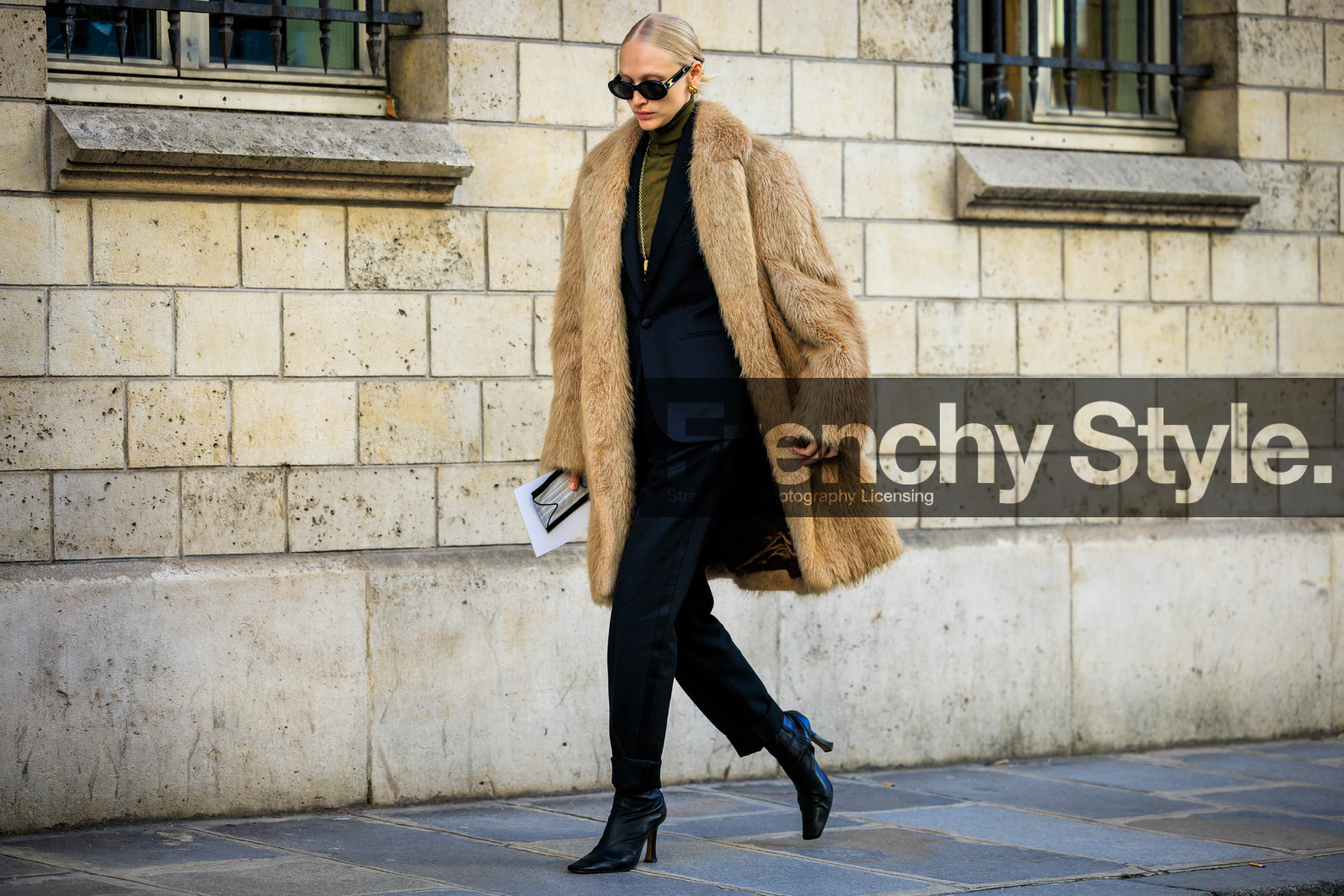 furry coat, beige coat, black sunglasses, celine sunglasses, blond hair, black trousers, black boots, green turtleneck, fashion week, frenchystyle, FW, jonathan paciullo, street style, PARIS, PFW, SPRING SUMMER 2022, SS 22, full length