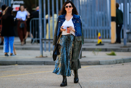 sequins skirt, long skirt, pleated skirt, sheer sunglasses, denim jacket, used jacket, tartan jacket, kaki jacket, layered jacket, black leather boots, laced boots, pearl detail shoes, fashion week, frenchystyle, FW, jonathan paciullo, street style, atmosphere details, horizontal, full length