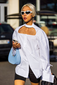 bag, biker short, black short, blue bag, coperni bag, croco bag, cut out shirt, leather bag, shirt, sunglasses, Vanessa Hong, white shirt, white sunglasses, street style, jonathan paciullo, FW, frenchystyle, fashion week, PFW, PARIS, SPRING SUMMER 2022, SS 22, vertical, atmosphere details