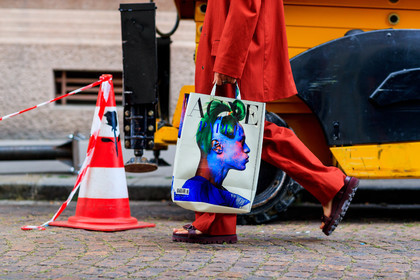 acne studios, alice & j.s, atmosphere details, blazer, bordeaux, burgundy, detail, drawings, fashion week, frenchystyle, FW, horizontal, jonathan paciullo, leather bag, leather shoes, MENSWEAR, PARIS, PFW, printed bag, printed t shirt, red jacket, red pants, red sandals, red suit, SPRING SUMMER 2018, SS 18, street style, trousers, white bag, white t shirt