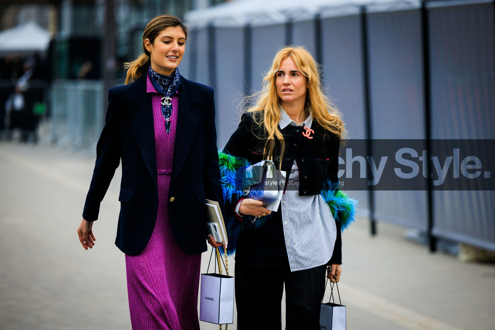 purple dress, lila dress, midi dress, black blazer, chanel, chanel oin, tweed shirt, striped shirt, short jacket, furry sleeves, blue sleeves, silver bag, chanel bag, black trousers, paper bag, fashion week, frenchystyle, FW, jonathan paciullo, street style, PARIS, PFW, SPRING SUMMER 2022, SS 22, atmosphere details, detail, horizontal, blanca miro scrimieri