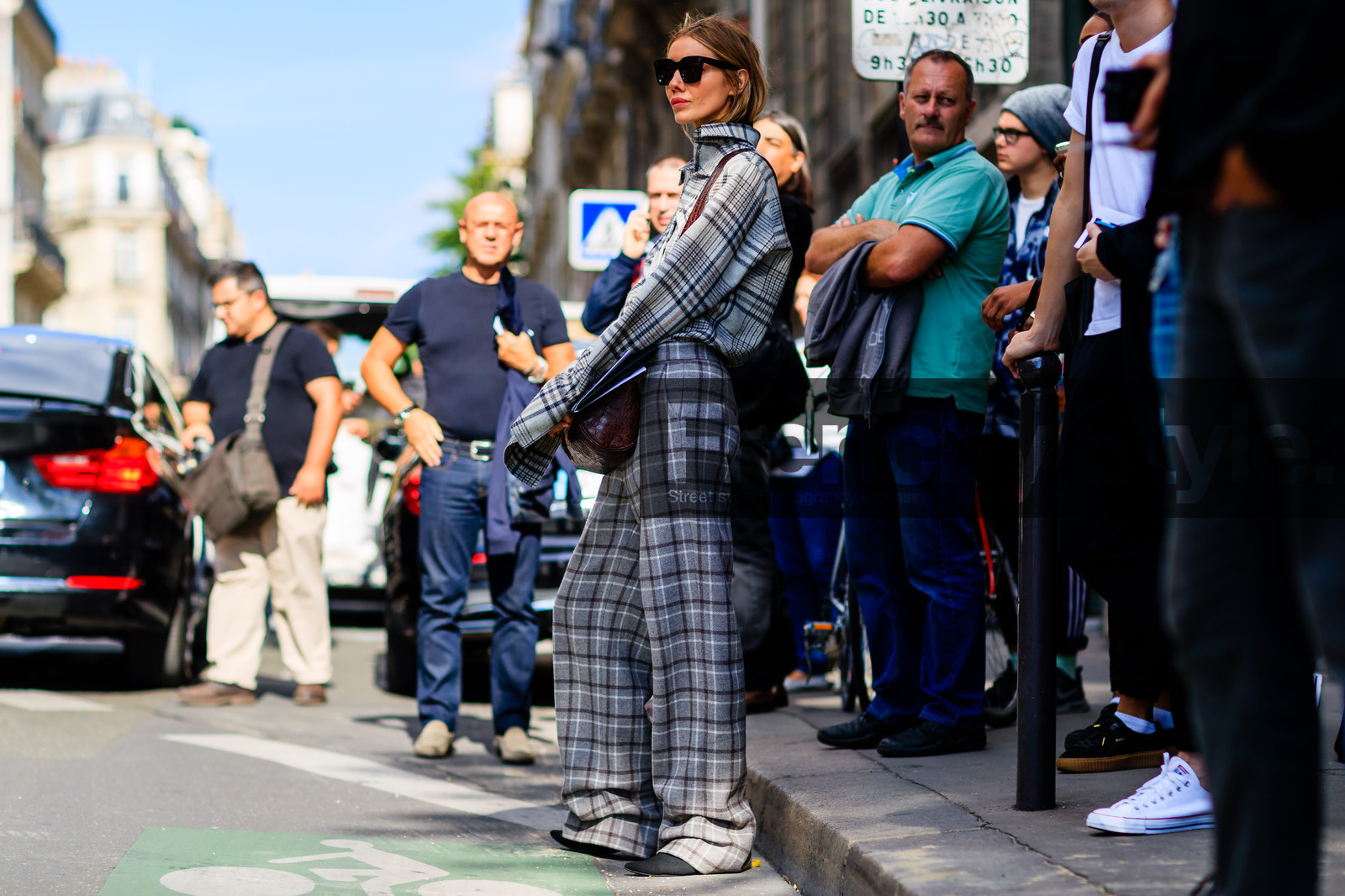 atmosphere details, checked pants, checked shirt, choker, fashion week, frenchystyle, full length, FW, graphic shirt, grey pants, grey shirt, horizontal, jonathan paciullo, julie pelipas, leather bag, necklace, PARIS, PFW, plaid, printed pants, printed shirt, SPRING SUMMER 2017, SS 17, street style, striped pants, striped shirt, sunglasses, tone on tone, total look checked, trousers