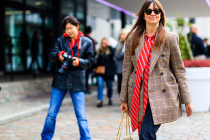 atmosphere details, balenciaga, blazer, brown jacket, checked jacket, detail, fashion week, frenchystyle, FW, graphic jacket, graphic shirt, horizontal, houndstooth pattern, jonathan paciullo, LFW, LONDON, plaid, printed jacket, printed shirt, red shirt, SPRING SUMMER 2018, SS 18, street style, striped shirt, trousers