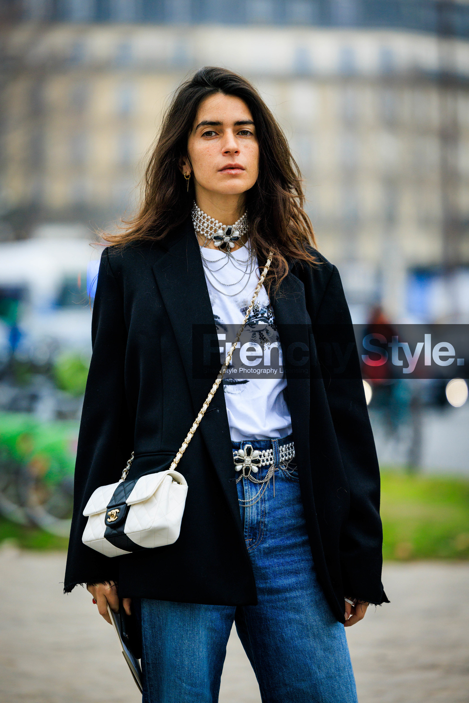 printed tshirt, casual look, chanel, haute couture, black blazer, white tshirt, silver belt, white handbag, chanel bag, dual toned bag, silver choker, shiny choker, close up, fashion week, frenchystyle, FW, jonathan paciullo, street style, PARIS, PFW, SPRING SUMMER 2022, SS 22, atmosphere details, detail, vertical, chiara totire