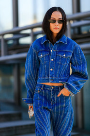 blue denim, denim jacket, denim pants, graphic pants, jeans, mugler, printed pants, stripes, sunglasses, tone on tone, total look denim, trousers, yoyo cao, PARIS, PFW, street style, jonathan paciullo, FW, frenchystyle, fashion week, AUTUMN WINTER 2019-2020, AW 19-20, FALL WINTER 2019-2020, FW 19-20, vertical, atmosphere details, detail