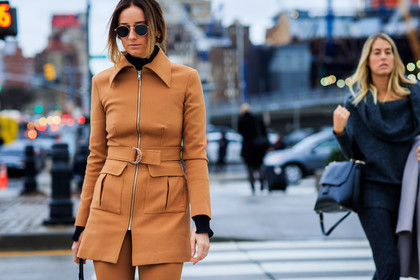 atmosphere details, AUTUMN WINTER 2016-2017, AW 16-17, brown jacket, brown pants, camel jacket, camel pants, detail, fashion week, frenchystyle, FW, FW 16-17, horizontal, jonathan paciullo, NEW YORK, NYFW, street style, sunglasses, tone on tone, total look beige, total look brown, trousers, woman, zip