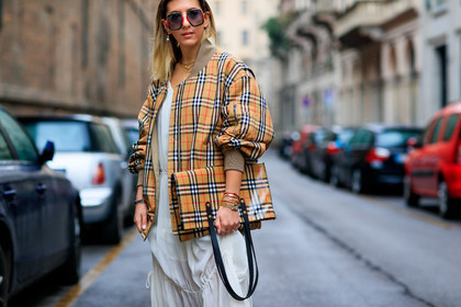 beige bag, beige jacket, burberry, checked, graphic bag, graphic jacket, leather bag, plaid, printed bag, printed jacket, sunglasses, tartan, white dress, fashion week, frenchystyle, FW, jonathan paciullo, street style, MFW, MILAN, AUTUMN WINTER 2018-2019, FALL WINTER 2018-2019, FW 18-19, horizontal, atmosphere details