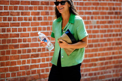beige bag, black skirt, green shirt, leather bag, necklace, sunglasses, fashion week, frenchystyle, FW, jonathan paciullo, street style, NYFW, NEW YORK, SPRING SUMMER 2019, SS 19, atmosphere details, horizontal, detail