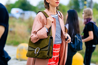 atmosphere details, detail, fashion week, frenchystyle, FW, green bag, gucci, horizontal, jonathan paciullo, leather bag, MFW, MILAN, pink coat, printed skirt, red skirt, SPRING SUMMER 2017, SS 17, street style, striped top, suede bag