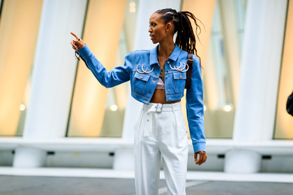 adesuwa, blue denim, denim jacket, embroideries, high waist, model, necklace, tattoos, trousers, white pants, street style, jonathan paciullo, FW, frenchystyle, fashion week, NYFW, NEW YORK, SPRING SUMMER 2019, SS 19, atmosphere details, horizontal, detail