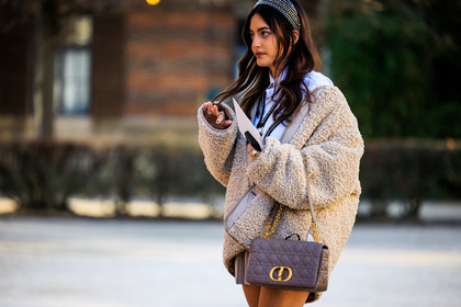 studded headband, dior, christian dior, chain bag, dior bag, purple bag, crossbody bag, furry jacket, white jacket, white hoodie, wavy hair, mini skirt, pleated skirt, ring, close up, fashion week, frenchystyle, FW, jonathan paciullo, street style, PARIS, PFW, SPRING SUMMER 2022, SS 22, atmosphere details, detail, horizontal