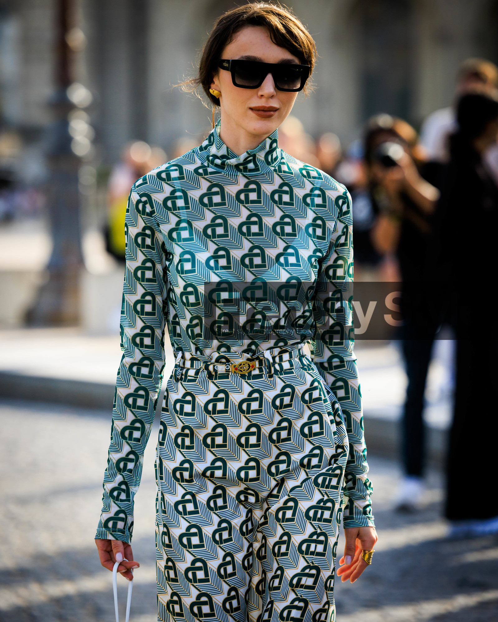 PARIS, PFW, fashion week, frenchystyle, FW, jonathan paciullo, street style, SPRING SUMMER 2024, SS 24, vertical, atmosphere details, detail