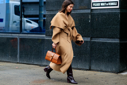 beige coat, belted coat, camel leather bag, hand bag, brown leather boots, high boots, kitten heels boots, fashion week, frenchystyle, FW, jonathan paciullo, street style, NYFW, NEW YORK, AUTUMN WINTER 2020-2021, FALL WINTER 2020-2021, FW 20-21, horizontal, atmosphere details, full length