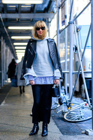 AUTUMN WINTER 2017-2018, AW 17-18, black bag, black boots, black jacket, black perfecto, black skirt, FALL WINTER 2017-2018, fashion week, frenchystyle, full length, FW, FW 17-18, grey sweater, high heels, jonathan paciullo, leather bag, leather boots, leather jacket, leather perfecto, lisa aiken, mini bag, NEW YORK, NYFW, over the shoulder, ray ban, street style, striped shirt, sunglasses, vertical