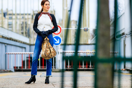 atmosphere details, AUTUMN WINTER 2017-2018, AW 17-18, beige bag, black shoes, blue denim, brocard, denim pants, embroidered bag, FALL WINTER 2017-2018, fashion week, frenchystyle, full length, FW, FW 17-18, gala gonzalez, geometric, graphic top, high heels, horizontal, jeans, jonathan paciullo, leather bag, leather shoes, loewe, PARIS, PFW, street style, trousers