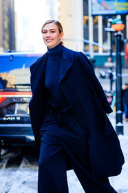 AUTUMN WINTER 2017-2018, AW 17-18, black coat, black pants, black sweater, detail, FALL WINTER 2017-2018, fashion week, frenchystyle, FW, FW 17-18, jonathan paciullo, karlie kloss, model, NEW YORK, NYFW, street style, tone on tone, total look black, trousers, turtleneck sweater, vertical