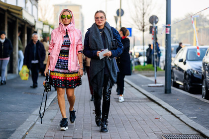 atmosphere details, AUTUMN WINTER 2017-2018, AW 17-18, black and white shoes, black bag, black boots, black jacket, black pants, black shoes, embroidered bag, FALL WINTER 2017-2018, fashion week, frenchystyle, full length, FW, FW 17-18, graphic dress, grey scarf, high heels, hood, horizontal, jonathan paciullo, leather bag, leather pants, leather shoes, MFW, MILAN, multicolor dress, nina suess, pink jacket, pleated dress, printed dress, street style, studs, sunglasses, trousers, vinyl