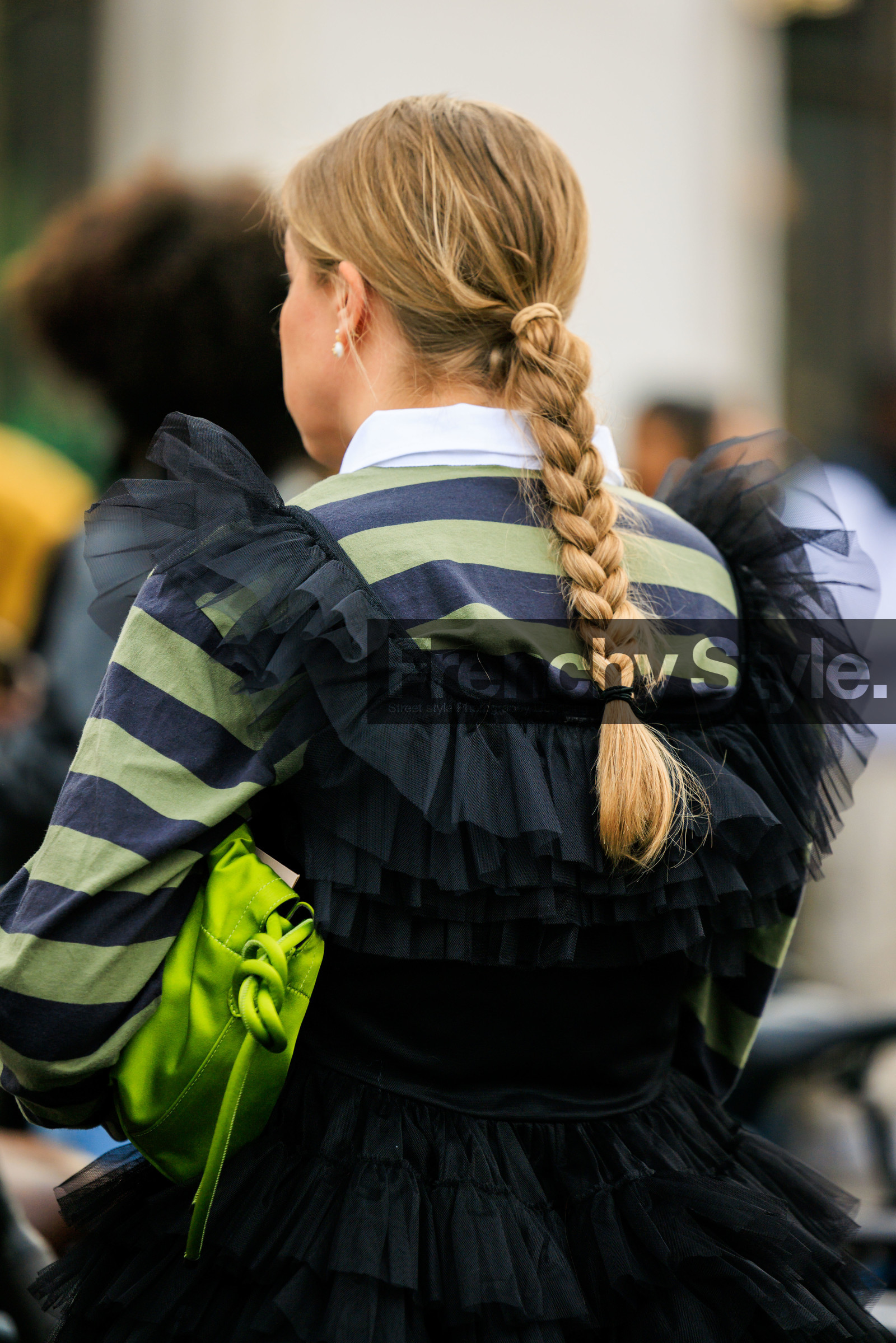 back details, braided tail, ruffle dress, black dress, striped poloshirt, green polo, street style, jonathan paciullo, FW, frenchystyle, fashion week, AUTUMN WINTER 2022-2023, FALL WINTER 2022_2023, FW 22-23, PFW, PARIS, vertical, detail