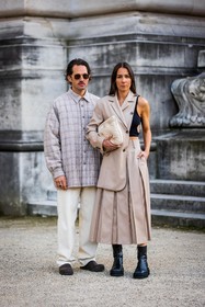 Alice Barbier, asymetrical blazer, bag, beige blazer, beige shirt, beige skirt, black boots, black top, blazer, boots, couple, duo, ecru bag, ecru pants, jean, Jean-Sebastien Roques, margiela bag, menswear, pants, pleated skirt, shirt, skirt, sunglasses, tartan shirt, street style, jonathan paciullo, FW, frenchystyle, fashion week, PFW, PARIS, SPRING SUMMER 2022, SS 22, vertical, full length