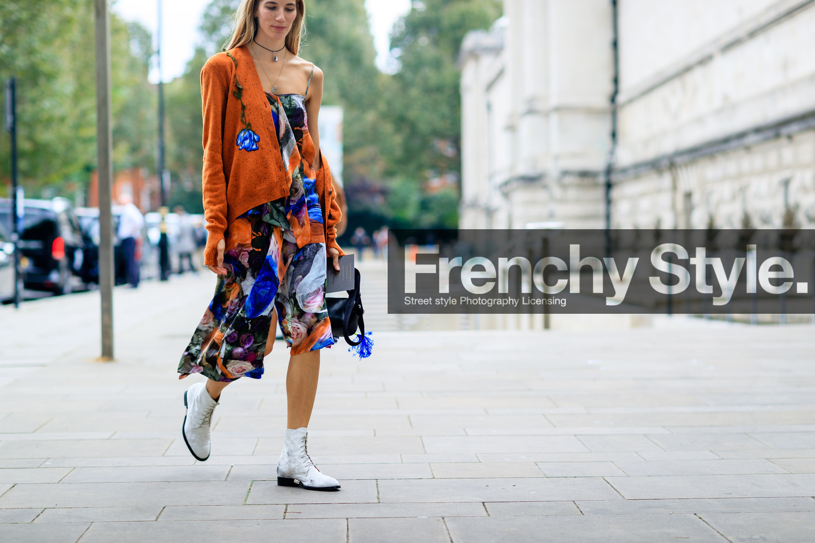atmosphere details, black bag, choker, detail, embroidered bag, fashion week, frenchystyle, FW, horizontal, jonathan paciullo, leather bag, leather shoes, LFW, LONDON, multicolor dress, necklace, orange sweater, printed dress, SPRING SUMMER 2017, SS 17, street style, veronika heilbrunner, white boots, woman