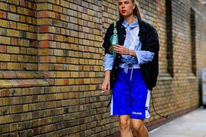 atmosphere details, black jacket, blue shirt, blue shorts, comme des garçons, detail, fashion week, frenchystyle, FW, horizontal, jonathan paciullo, lace, leather bag, LFW, LONDON, red lips, sportswear, SPRING SUMMER 2017, SS 17, street style, woman
