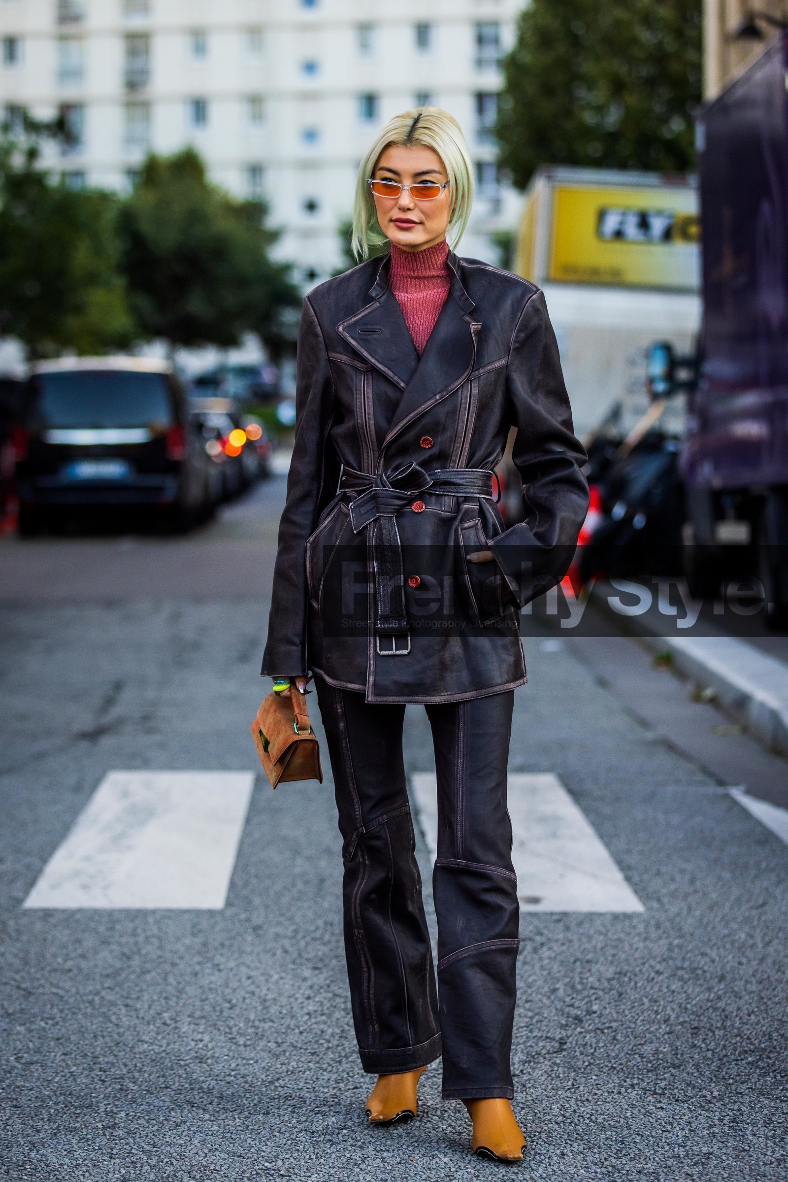 acne studios, acne studios bag, acne studios look, Amalie Gassmann, bag, black jacket, black pants, boots, camel boots, jacket, leather boots, leather jacket, leather pants, pants, pink turtleneck, sunglasses, transparent sunglasses, turtleneck, street style, jonathan paciullo, FW, frenchystyle, fashion week, PFW, PARIS, SPRING SUMMER 2022, SS 22, vertical, full length