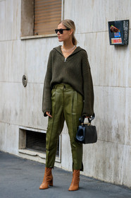 linda tol, kaki pants, kaki pullover, kaki total look, zipped pullover, leather pants, carrot pants, safari pants, pearl necklace, black leather bag, black sunglasses, camel leather boots, oversize pullover, fashion week, frenchystyle, FW, jonathan paciullo, street style, MFW, MILAN, SPRING SUMMER 2020, SS 20