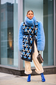 blue boots, blue fur coat, blue jacket, fur jacket, high heels, leather bag, leather shoes, mulberry, trousers, white pants, street style, jonathan paciullo, FW, frenchystyle, fashion week, NYFW, NEW YORK, AUTUMN WINTER 2018-2019, AW 18-19, FALL WINTER 2018-2019, FW 18-19, vertical, full length, emili sindlev
