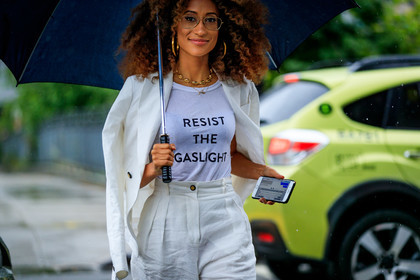 blazer, earrings, elaine welteroth, necklace, over the shoulder, printed t shirt, trousers, umbrella, white jacket, white pants, white suit, white t-shirt, street style, jonathan paciullo, FW, frenchystyle, fashion week, NYFW, NEW YORK, SPRING SUMMER 2019, SS 19, atmosphere details, horizontal, detail
