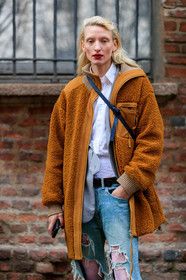 black belt, blue denim, camel jacket, denim pants, jeans, model, ripped pants, shearling, trousers, white shirt, MILAN, MFW, fashion week, frenchystyle, FW, jonathan paciullo, street style, AUTUMN WINTER 2019-2020, AW 19-20, FALL WINTER 2019-2020, FW 19-20, vertical, atmosphere details, detail