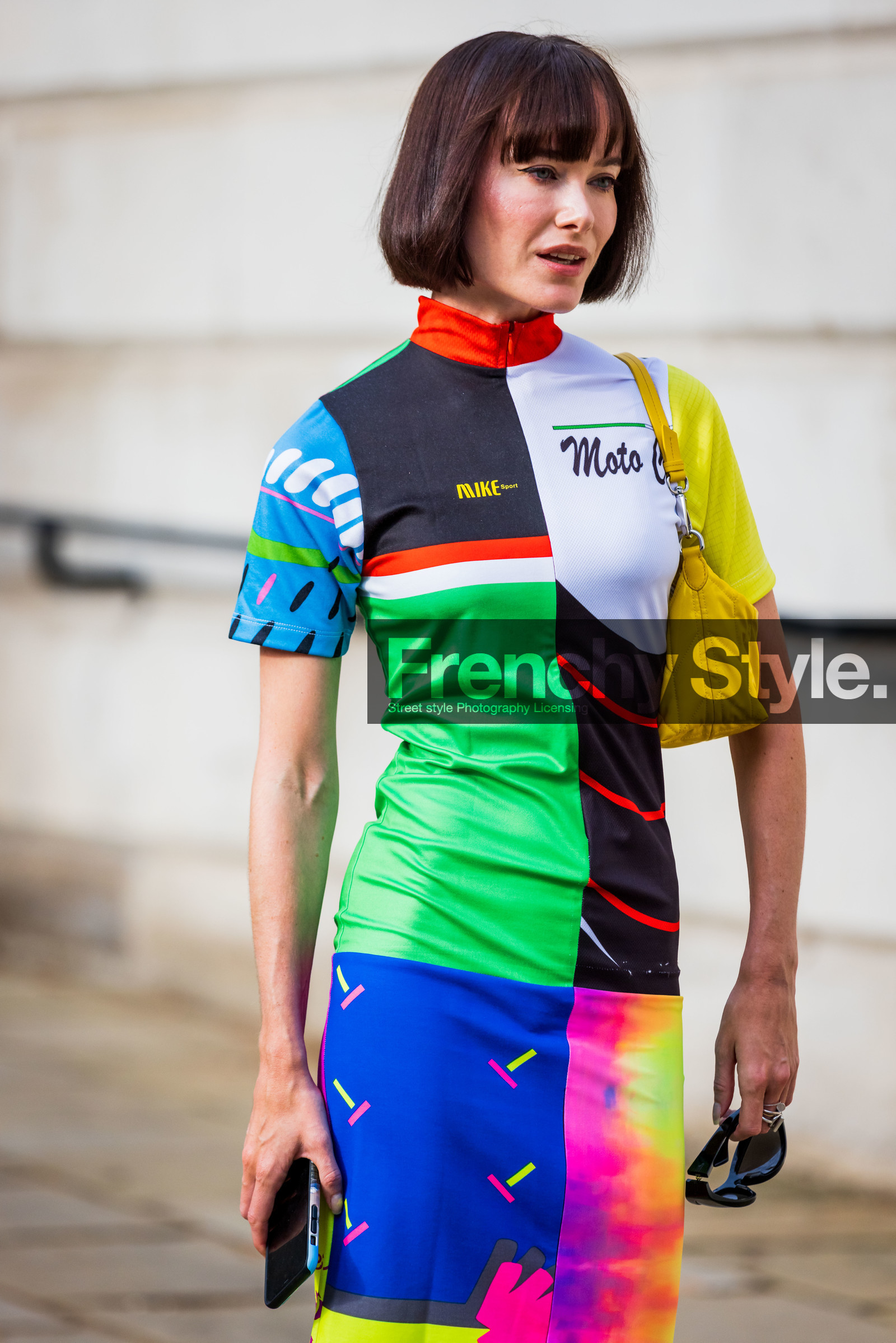 Julia Hobbs, dress, midi dress, print, colorful, sunglasses, yellow, handbag, mini bag, fashion week, frenchystyle, FW, jonathan paciullo, street style, SS 22, SPRING SUMMER 2022, LFW, LONDON, vertical, atmosphere details, detail