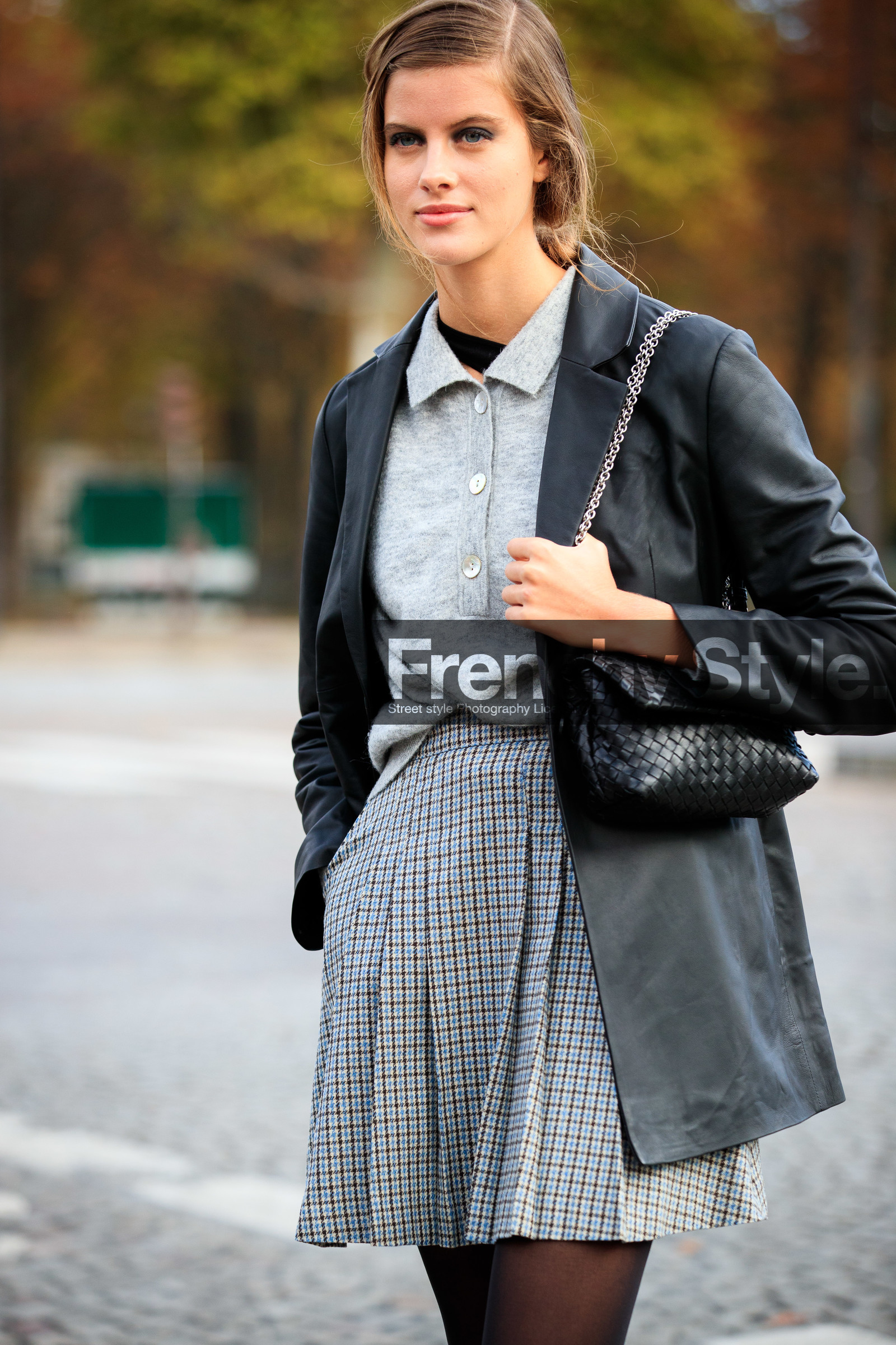 barbora podzimkova, light grey pullover, grey skirt, checked skirt, pleated skirt, mini skirt, school girl look, black leather jacket, black tights, make up, make up details, black eyeliner, black eyeshadows, PARIS, PFW, fashion week, frenchystyle, FW, jonathan paciullo, street style, SPRING SUMMER 2021, SS 21, vertical, atmosphere details, detail, model