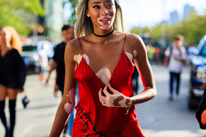 atmosphere details, choker, detail, fashion week, frenchystyle, FW, horizontal, iphone, jonathan paciullo, NEW YORK, NYFW, red dress, SPRING SUMMER 2017, SS 17, street style, winnie harlow, woman