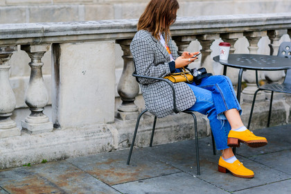 atmosphere details, blazer, blue denim, checked jacket, chloé, denim pants, detail, fashion week, frenchystyle, FW, graphic jacket, gucci, horizontal, houndstooth pattern, jeans, jonathan paciullo, leather bag, leather shoes, LFW, LONDON, plaid, printed jacket, SPRING SUMMER 2018, SS 18, street style, trousers, white t shirt, yellow bag, yellow shoes