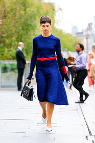 black bag, blue dress, earrings, eva geraldine fontanelli, high heels, jw anderson, knit dress, leather bag, leather belt, leather shoes, red belt, short hair, white shoes, fashion week, frenchystyle, FW, jonathan paciullo, street style, LFW, LONDON, SPRING SUMMER 2019, SS 19, vertical, full length