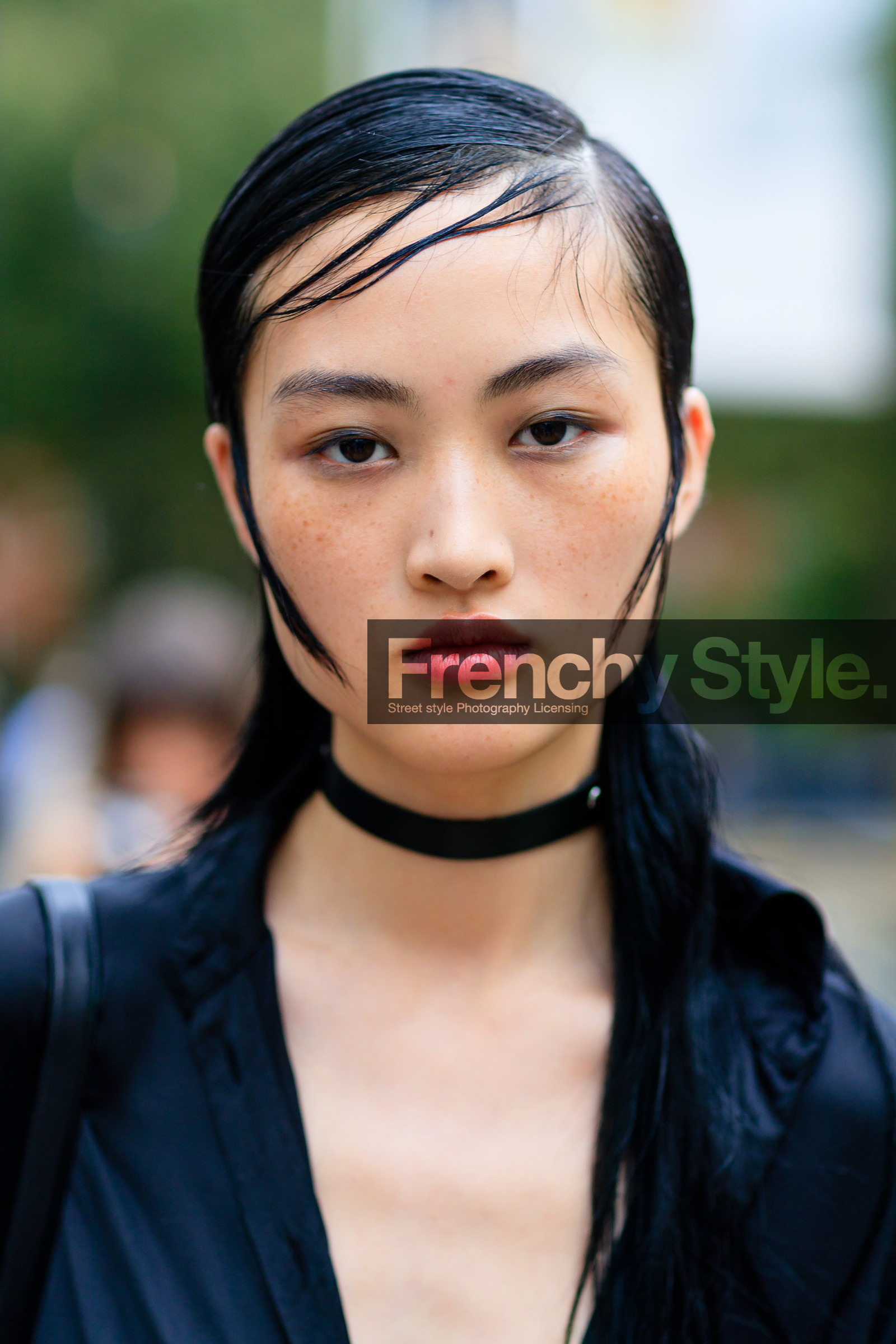 atmosphere details, black shirt, choker, detail, fashion week, frenchystyle, FW, jonathan paciullo, LFW, LONDON, model, necklace, portrait, SPRING SUMMER 2017, SS 17, street style, vertical, wet hair, woman