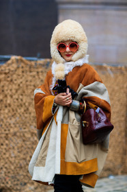 beige fur, beige jacket, black gloves, bordeaux, burgundy, camel jacket, fur jacket, hood, leather bag, leather gloves, leather jacket, patchwork, red bag, shearling, sunglasses, fashion week, frenchystyle, FW, jonathan paciullo, street style, PFW, PARIS, SPRING SUMMER 2017, SS 17, HAUTE COUTURE, vertical, detail, catherine baba