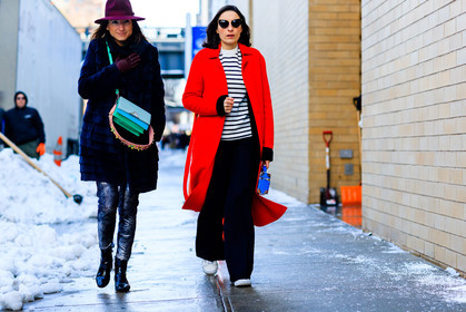 atmosphere details, AUTUMN WINTER 2017-2018, AW 17-18, black boots, black coat, black pants, blue bag, bordeaux, burgundy, FALL WINTER 2017-2018, fashion week, frenchystyle, full length, FW, FW 17-18, green bag, horizontal, jonathan paciullo, leather bag, louis vuitton, NEW YORK, NYFW, red coat, red hat, street style, striped sweater, sunglasses, trousers, white sneakers, white sweater