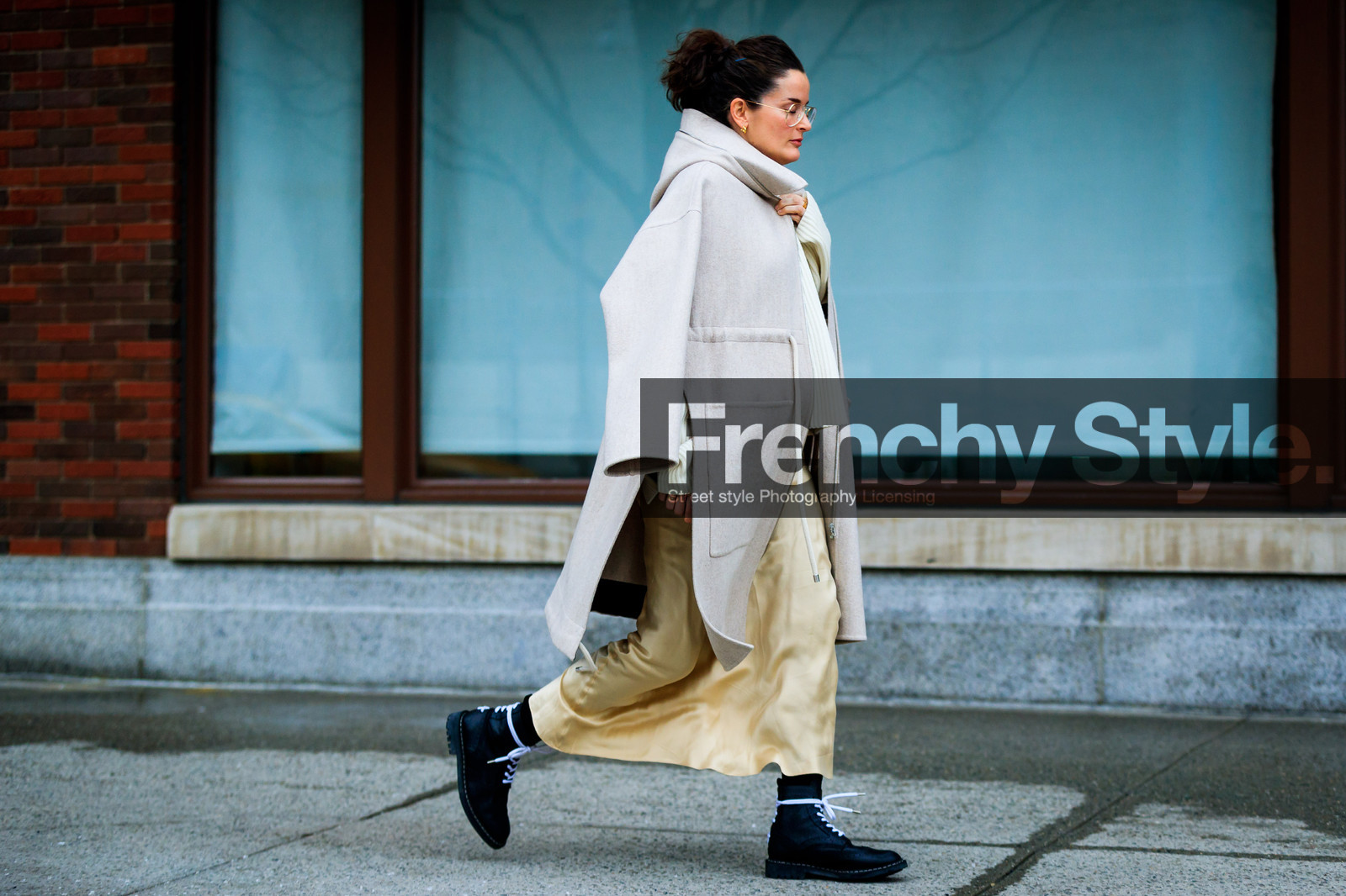 atmosphere details, AUTUMN WINTER 2017-2018, AW 17-18, beige coat, beige skirt, black boots, FALL WINTER 2017-2018, fashion week, frenchystyle, full length, FW, FW 17-18, hood, horizontal, jonathan paciullo, leather boots, Lucy Chadwick, NEW YORK, NYFW, silk skirt, street style, sunglasses, white sweater